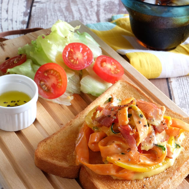 「朝ベジ」彩り野菜のカルボナーラトースト