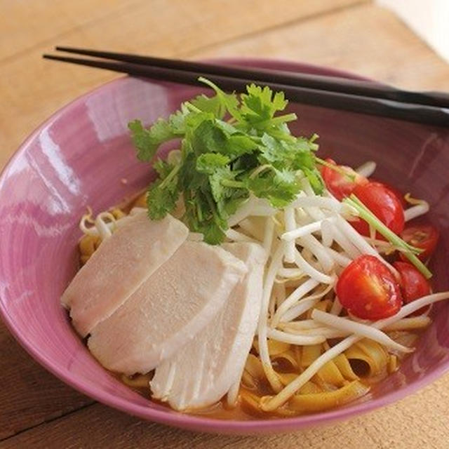 ココナッツ風味のカレー麺ラクサ