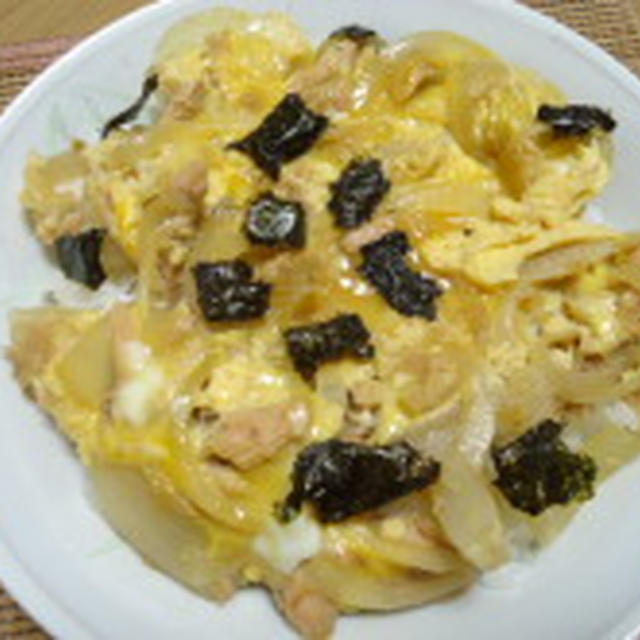 絶品♪ツナと玉ねぎの卵とじ丼