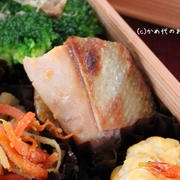 「魚の西京焼き風」のお弁当　「お弁当レッスン」連載