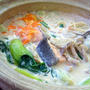 鶏味塩のお料理レシピ　秋鮭と牡蠣の豆乳鍋