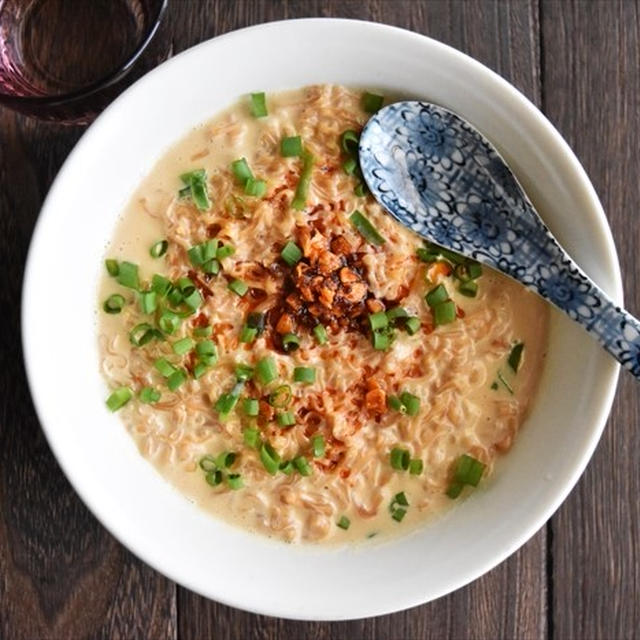 スープまで飲み干せる！食べるラー油の豆乳チキンラーメン