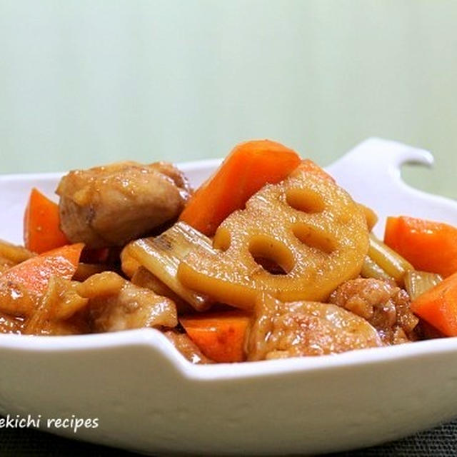 照りが最高！「鶏肉と蓮根の黒酢煮」＆「オイルサーディンのチーズパン粉焼き」