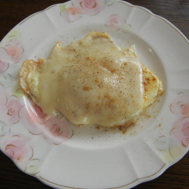 とろ～りスパイシー目玉焼き