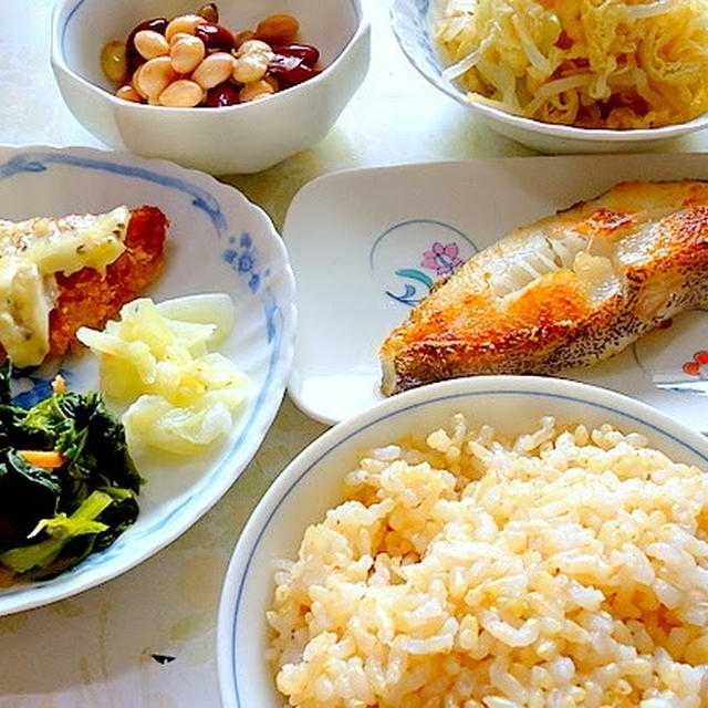 朝ごはん　ヘルシーな玄米で朝食を！「夏朝の和食プレート 〜爽やか魚と旬の彩り〜」　