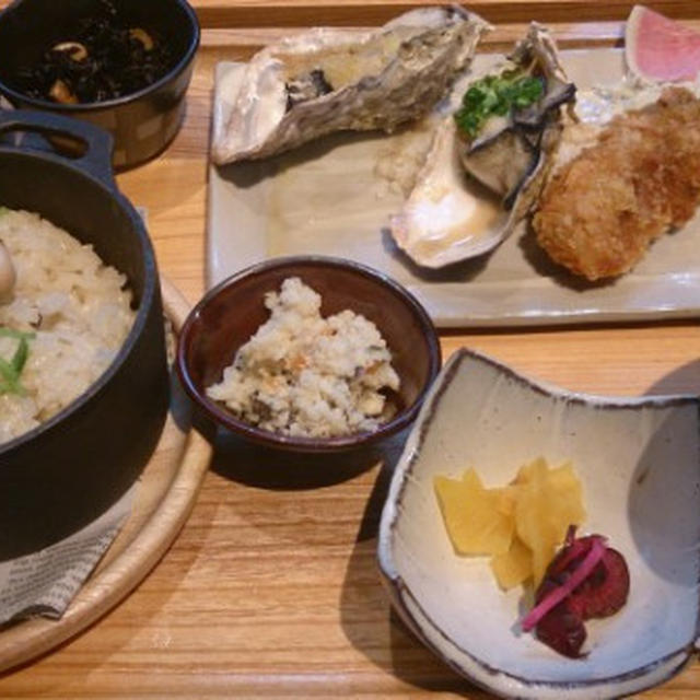 新宿ニュウマン・オイスターバー ワーフのランチ・牡蠣の鉄鍋ごはん御膳