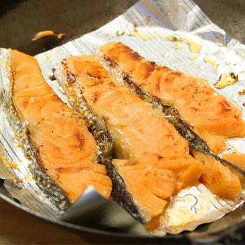 冷凍鮭を、美味しくフライパンで焼く方法