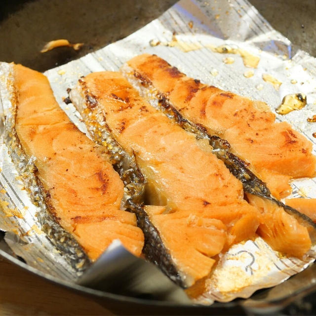 冷凍鮭を、美味しくフライパンで焼く方法