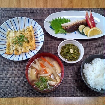 冷凍ストックでお味噌汁☆ちくわのマヨチーズ焼き♪☆♪☆♪