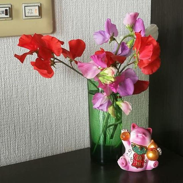 赤いスイートピーと赤いバラ