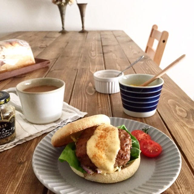 朝からキツイ(>_<) 照り焼きハンバーグでイングリッシュマフィン。