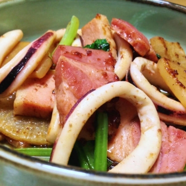 大根を焼きつけてイカ・ベーコンと炒めて＆パイナップルの栽培♪