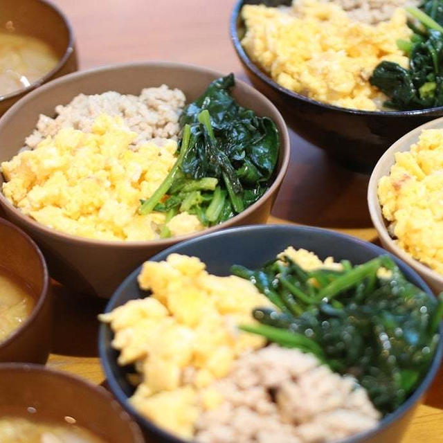 三食丼で乗り切りました＼(^o^)／仕事納めしてきます