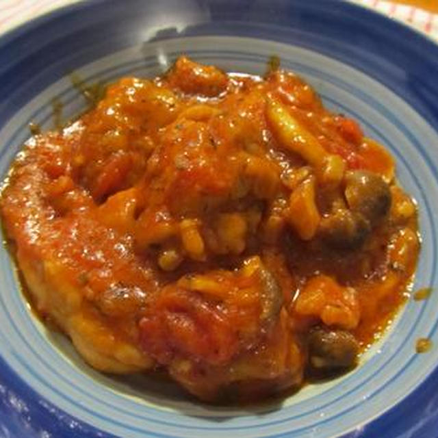 クラシコトマトソースで鶏もも肉のトマト煮です。