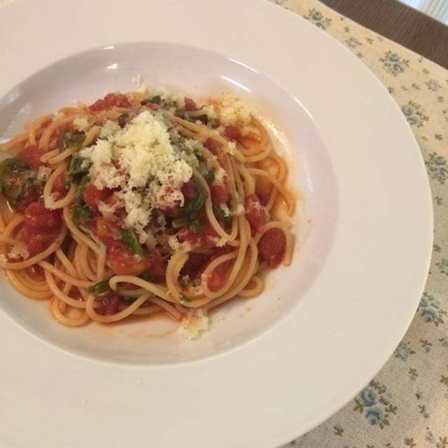 トマトソースパスタ