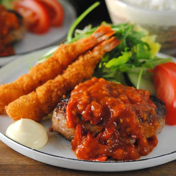 定番☆トマトソースで食べるハンバーグとエビフライ