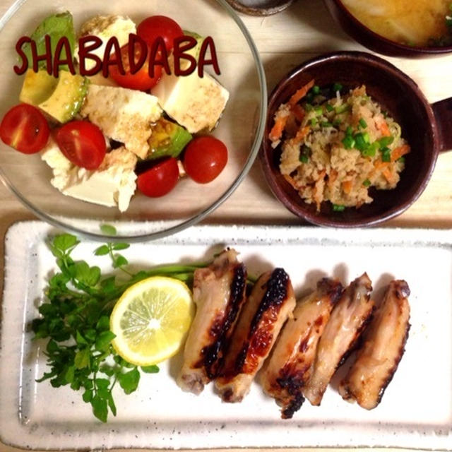 15分で簡単晩ごはん(手羽中のグリル、アボカドと豆腐のサラダ、おからの煮物)