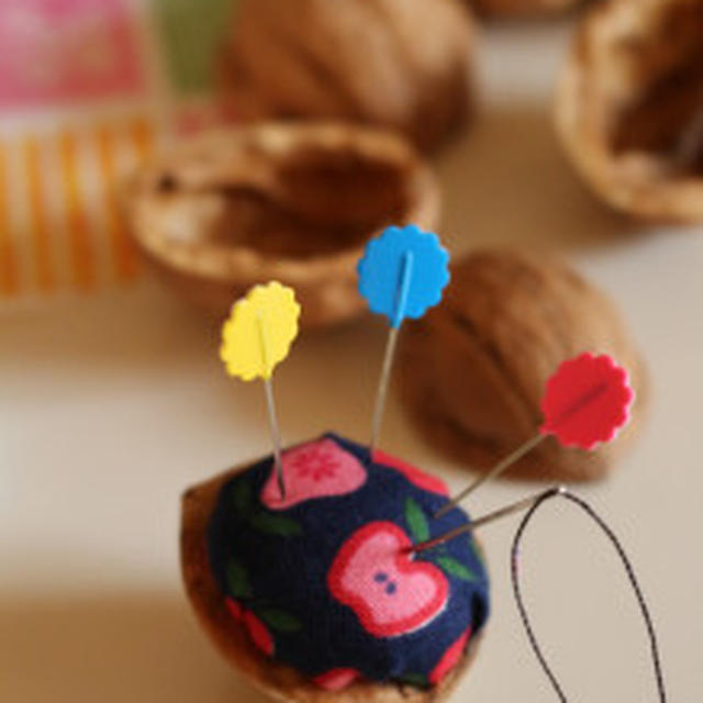 ★handmadeの日・クルミ殻で「くるみのピンクッション」作り♪♪。