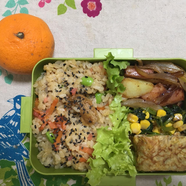 お弁当に最適！混ぜご飯とごぼう入り卵焼き