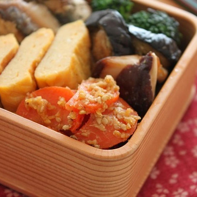 ごはんのおともに美味しい「にんじんのこってりごま味噌」のお弁当