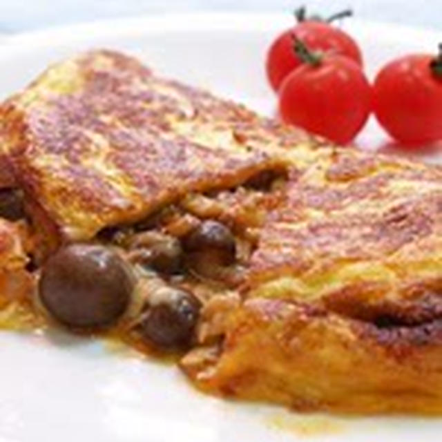 麻婆しめじチーズオムレツ