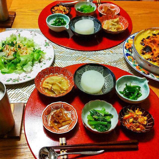 かぼちゃときのこのグラタン、サーモンと玉ねぎのマリネと小鉢６品で晩酌