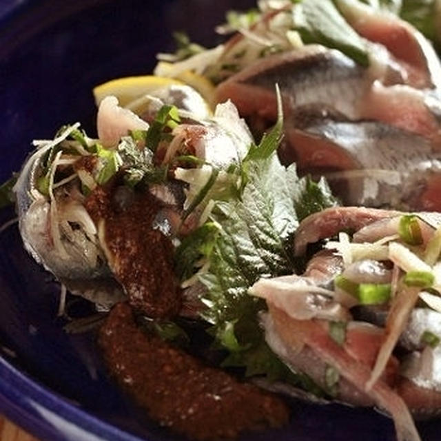 秋刀魚のお刺身と薬味和えの肝ソース