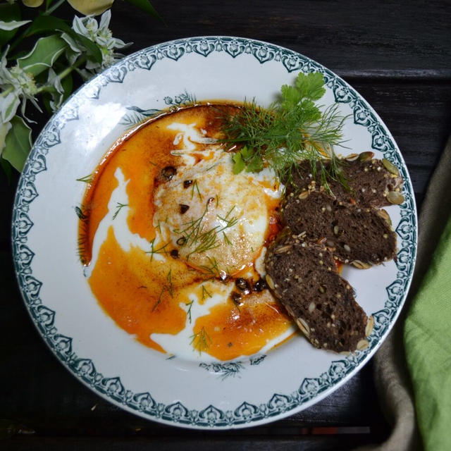 Turkish Poached Eggs チュルブル