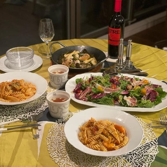 トマトソース作り&トマトソースのパスタとチキンのイタリアンオーブン焼きと盛り盛りサラダの夜ごはん
