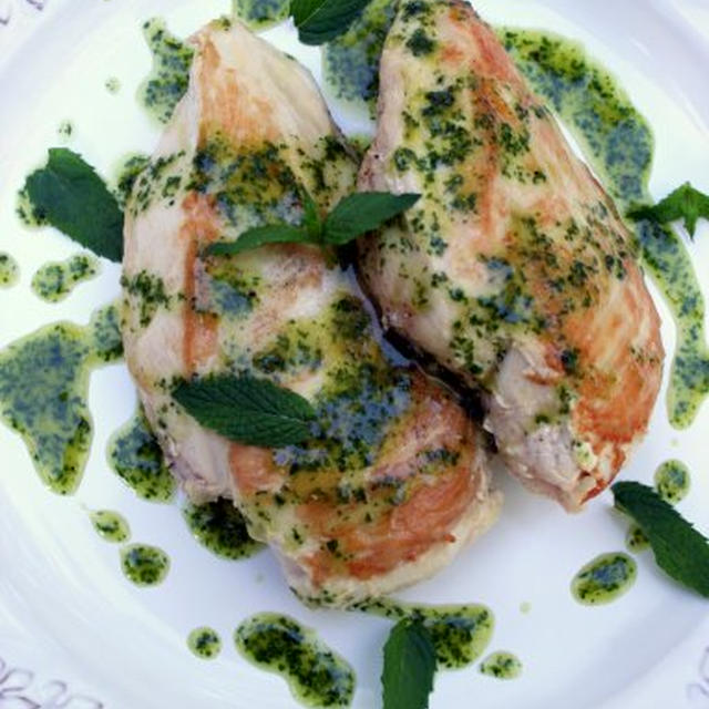 Chicken with Mint and Parsley Sauceミントとパセリのグリーンソースがけチキン