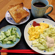 チーズオムレツと温キャベツ