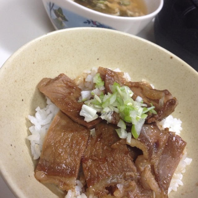 朝ご飯に豚丼（笑