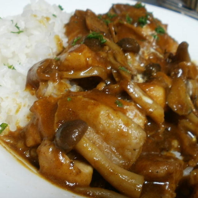 鶏モモ肉とキノコでデミカレーは美味しいよ！