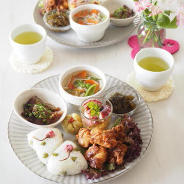 グリンピースと桜むすび　de　和プレートランチ。。。
