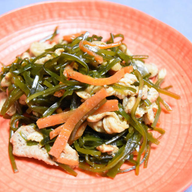 切り昆布と豚肉の炒め煮。箸休めにもなるほっこり和の副菜。