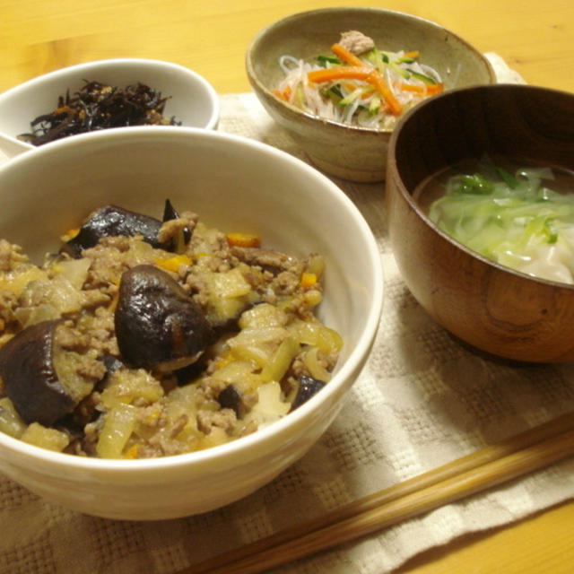 味噌マーボー茄子丼と、スイミング。