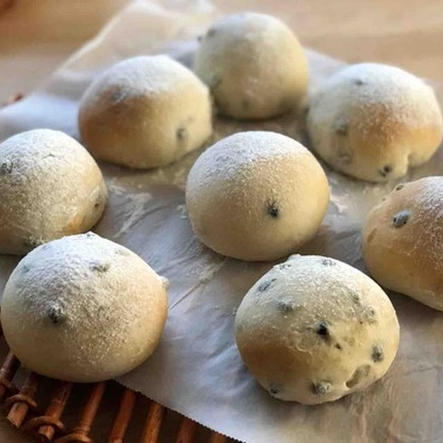黒豆？いいえ黒千石！の豆大福パン