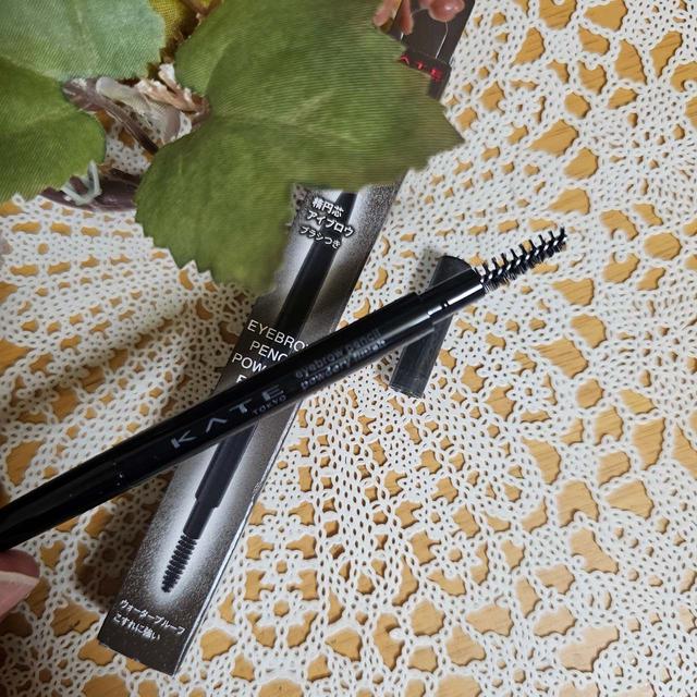 眉の描き足し、ぼかし眉に使いやすいアイブロウペンシル