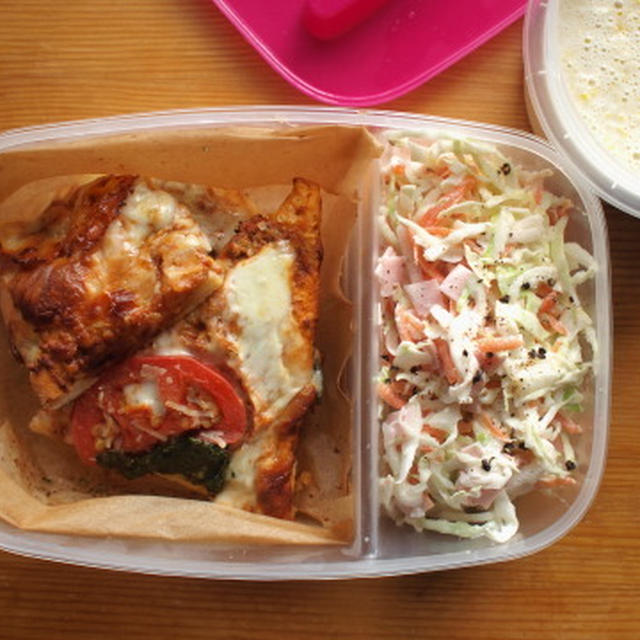コストコピザとコールスロー弁当