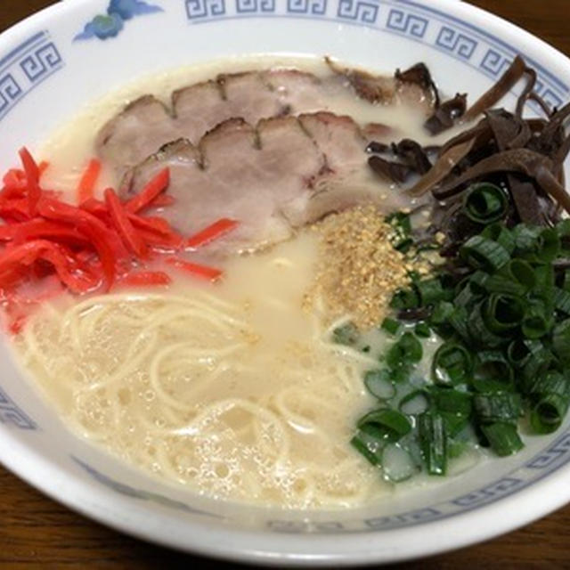 旅行が中止になって家でとんこつラーメン