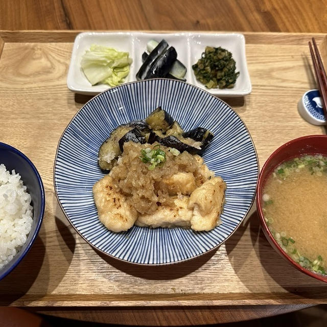 【献立】ささみと茄子のおろし煮、大根の葉炒め、お漬物いろいろ、納豆汁