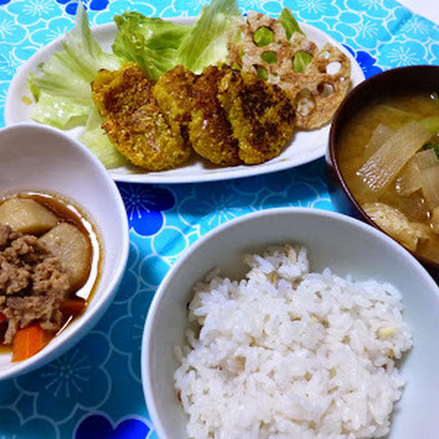 里芋のそぼろ煮、カレー味の大根餅などで晩ごはん。