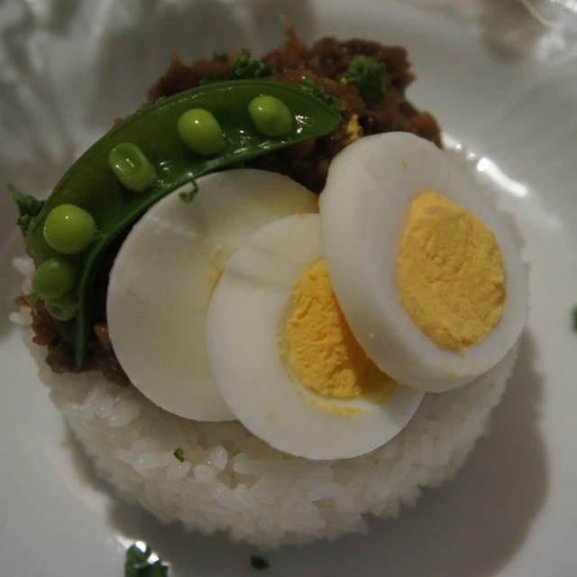 最近のおうちご飯。～キーマアレンジ、カルツォーネ、サーモン×ベーグル、共同学舎新得農場のチーズ～