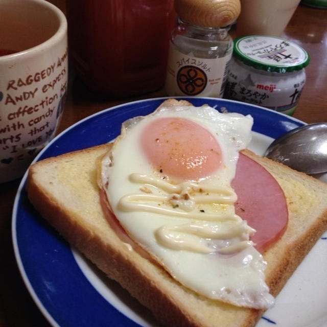 ハムエッグのせ朝ごパン♪