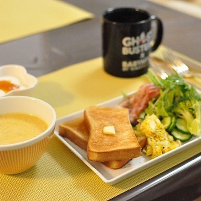 ポカポカ！豆乳パンプキンスープでトースト朝ごはん