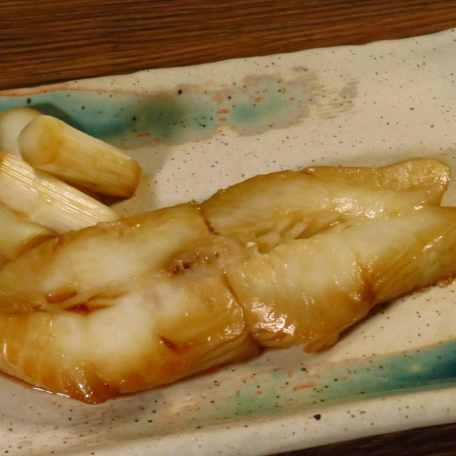 カレイ目カレイ科カレイ亜目カラスガレイ属のお魚をあっさりと煮つけた、みかん亭。