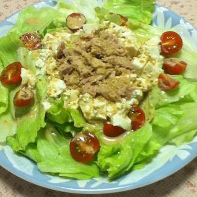 ポン酢を使ったゴマドレッシングと、豆腐とツナのサラダ