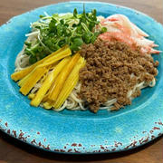 錦糸卵の代用でたまご焼き風味スティックで、冷やし中華！
