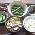 いんげんのグリル、さんまの浮かし煮、金時豆、自家製キュウリのぬか漬け、玄米入りご飯、本日の味噌汁