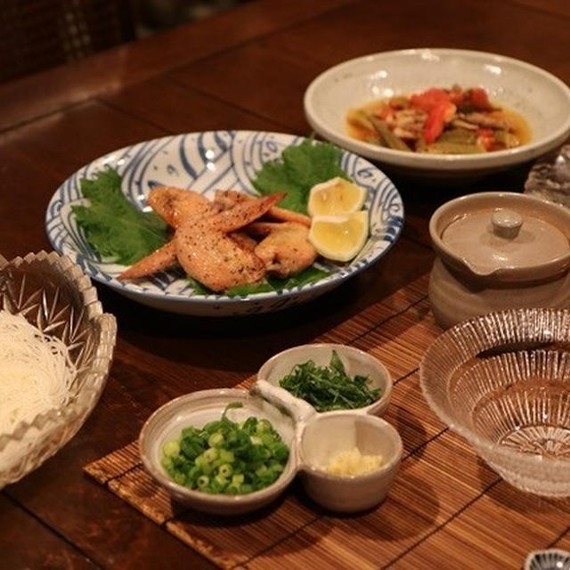 和風献立　冷やしソーメン・手羽先のエスニック焼き・トマトとオクラのさっと煮・しょうが風味のたたききゅうり